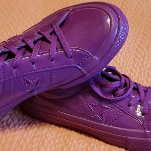 Girl's Converse One Star NWOT